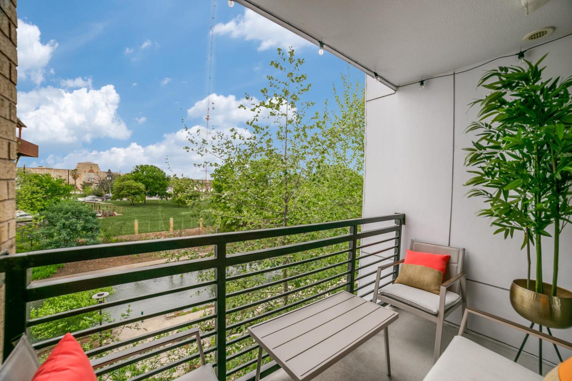 Downtown Apartment With Riverwalk Views Free Parking Pet Friendly Centrally Located On The Riverwalk San Antonio Exterior foto