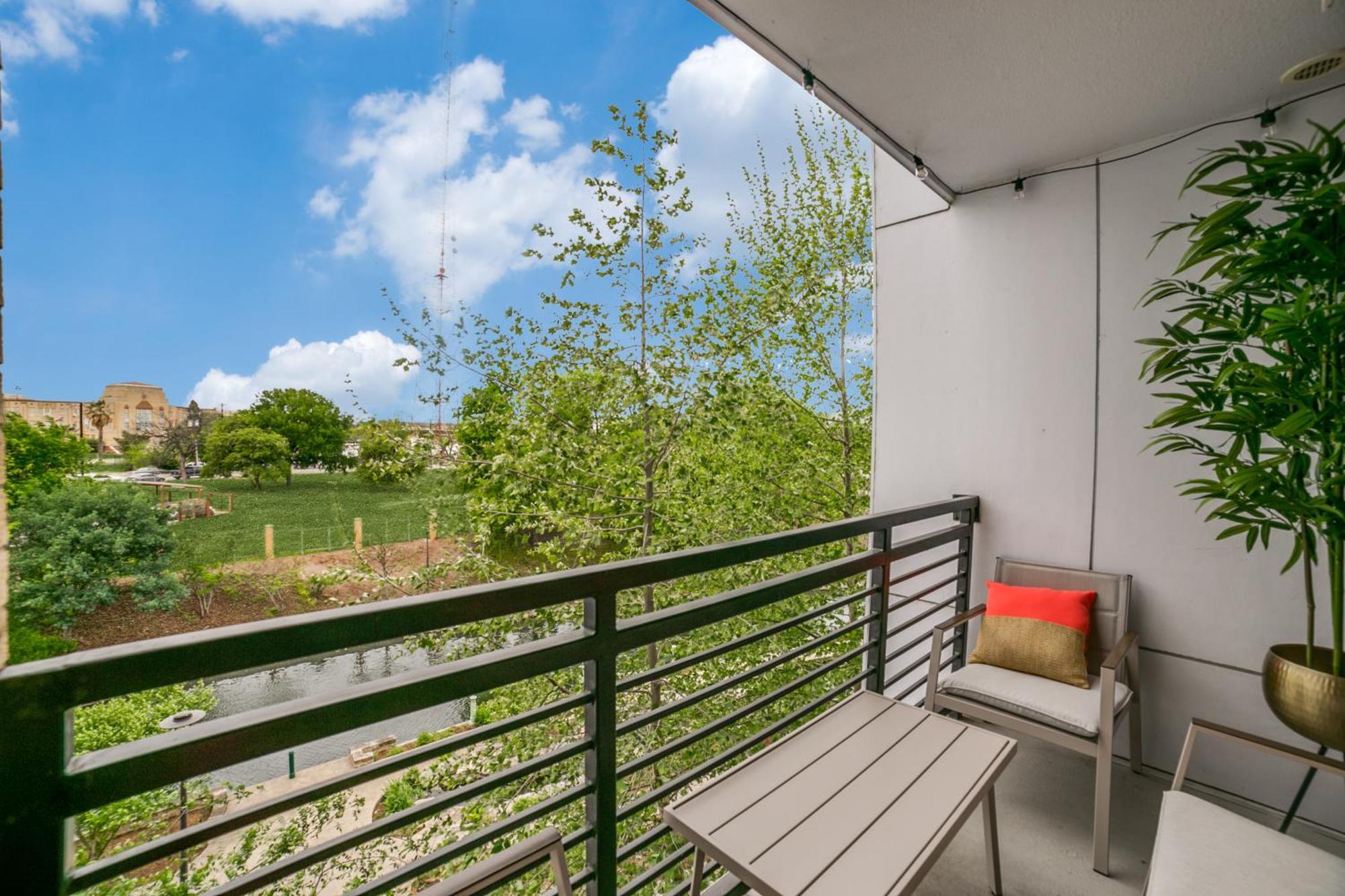 Downtown Apartment With Riverwalk Views Free Parking Pet Friendly Centrally Located On The Riverwalk San Antonio Exterior foto